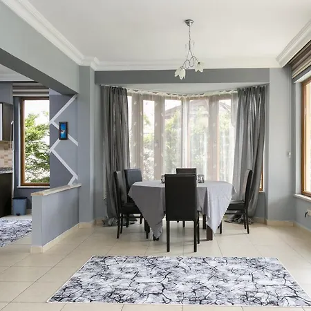 Kemer'De Korunakli, Bahceli Ve Oezel Havuzlu Villa * 케메르