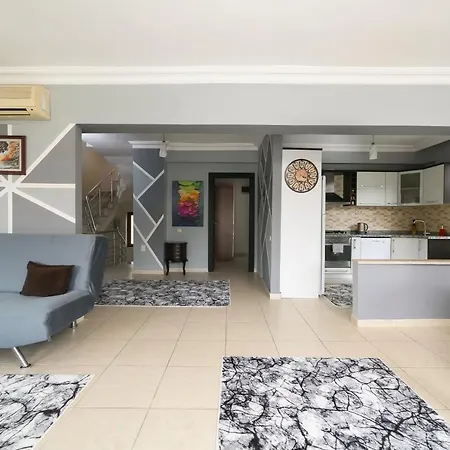 빌라 Kemer'De Korunakli, Bahceli Ve Oezel Havuzlu Villa *