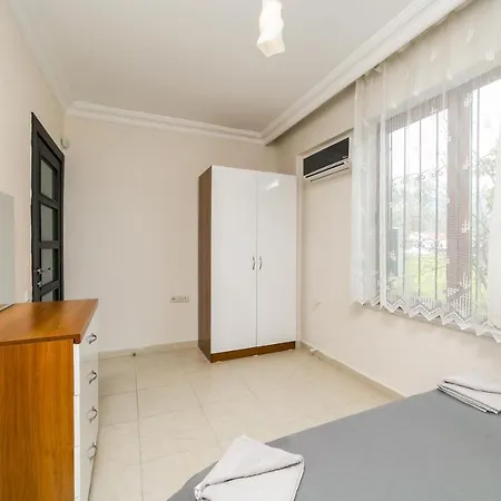 Villa Kemer'De Korunakli, Bahceli Ve Oezel Havuzlu Villa *