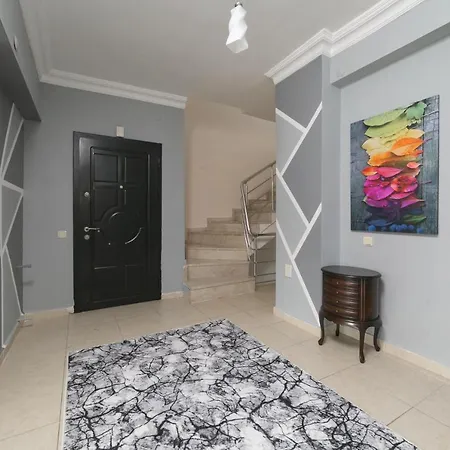 Kemer'De Korunakli, Bahceli Ve Oezel Havuzlu Villa Villa *