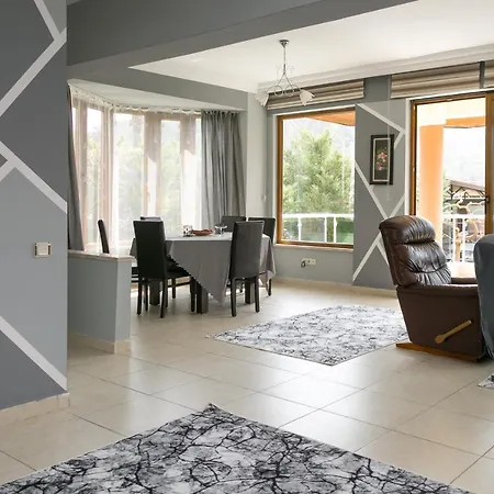 Villa Kemer'De Korunakli, Bahceli Ve Oezel Havuzlu Villa *