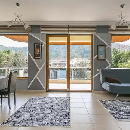 Kemer'De Korunakli, Bahceli Ve Oezel Havuzlu Villa * Kemer