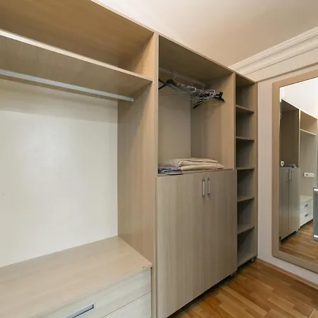 Kemer'De Korunakli, Bahceli Ve Oezel Havuzlu Villa Kemer