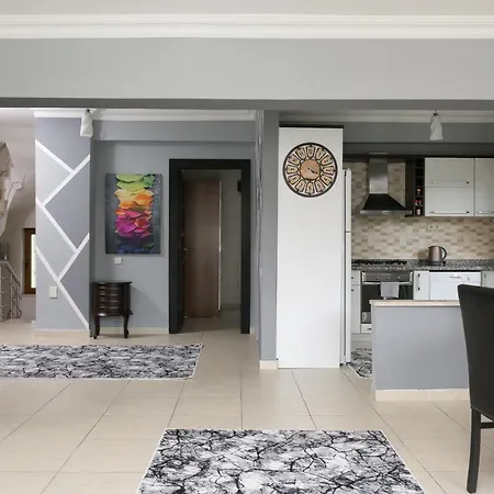 Villa Kemer'De Korunakli, Bahceli Ve Oezel Havuzlu Villa Kemer