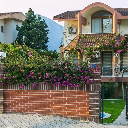 Kemer'De Korunakli, Bahceli Ve Oezel Havuzlu Villa Vilă Kemer