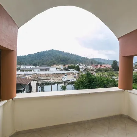 Kemer'De Korunakli, Bahceli Ve Oezel Havuzlu Villa * Kemer