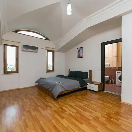 Kemer'De Korunakli, Bahceli Ve Oezel Havuzlu Villa Vila *
