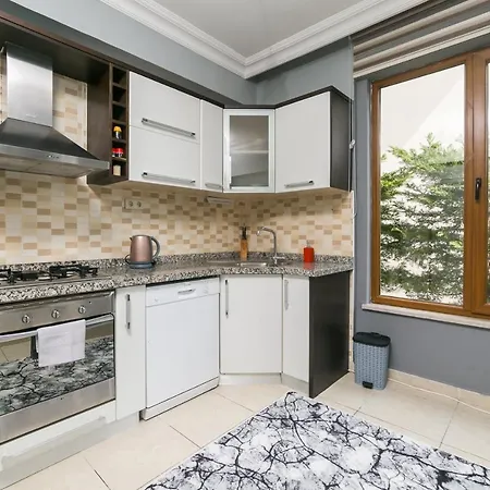 Kemer'De Korunakli, Bahceli Ve Oezel Havuzlu Villa * Kemer