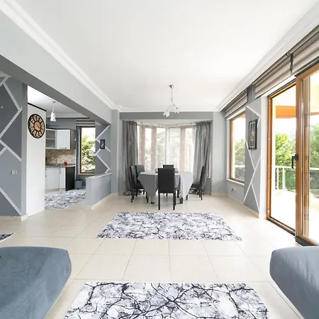 Kemer'De Korunakli, Bahceli Ve Oezel Havuzlu Villa * Kemer