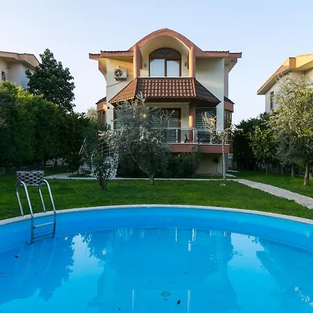 Kemer'De Korunakli, Bahceli Ve Oezel Havuzlu Villa Vila *
