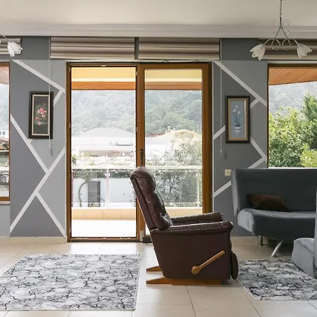 Kemer'De Korunakli, Bahceli Ve Oezel Havuzlu Villa * Kemer